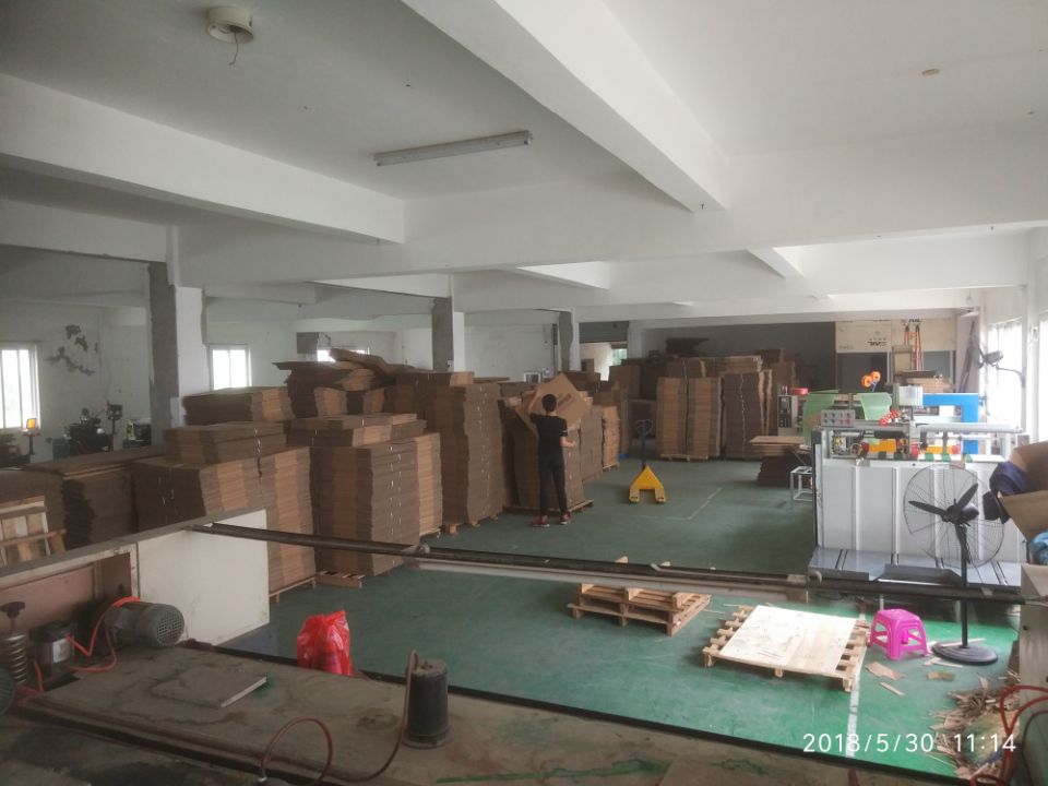 無錫市江燦包裝材料有限公司增添了紙箱生產加工設備。